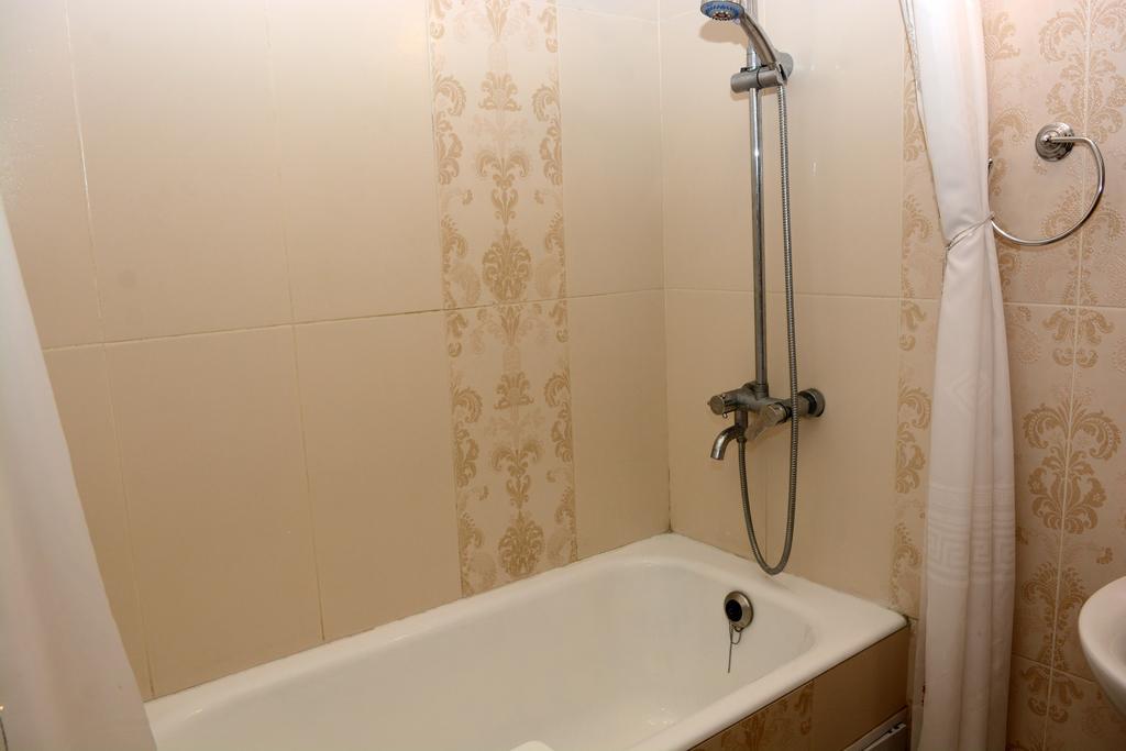 Golden Dragon Aparthotel Bishkek Bagian luar foto