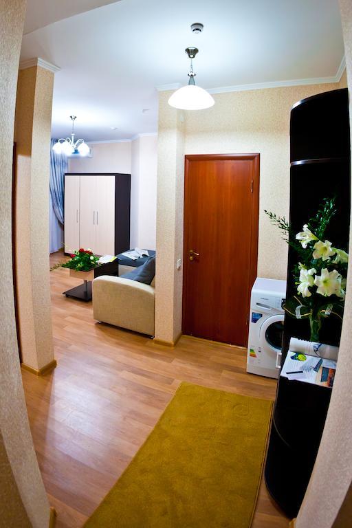 Golden Dragon Aparthotel Bishkek Bagian luar foto