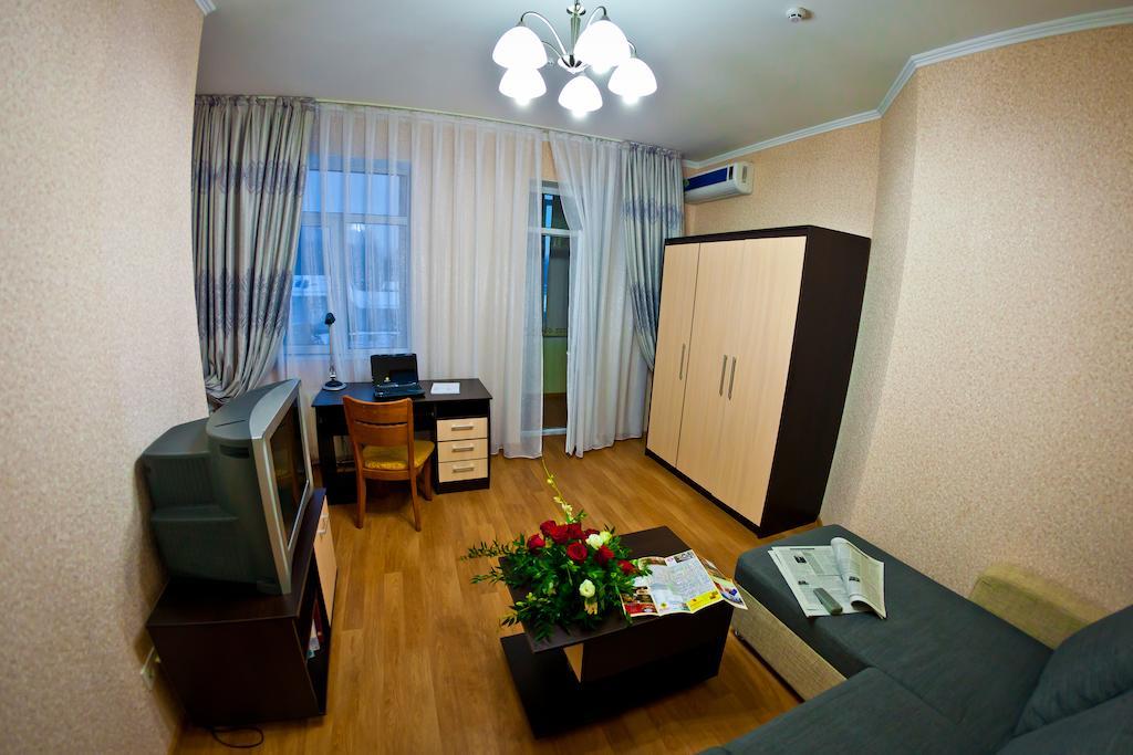 Golden Dragon Aparthotel Bishkek Bagian luar foto