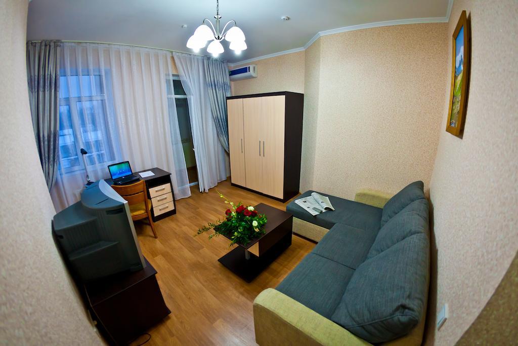 Golden Dragon Aparthotel Bishkek Ruang foto