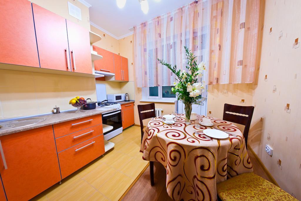 Golden Dragon Aparthotel Bishkek Bagian luar foto