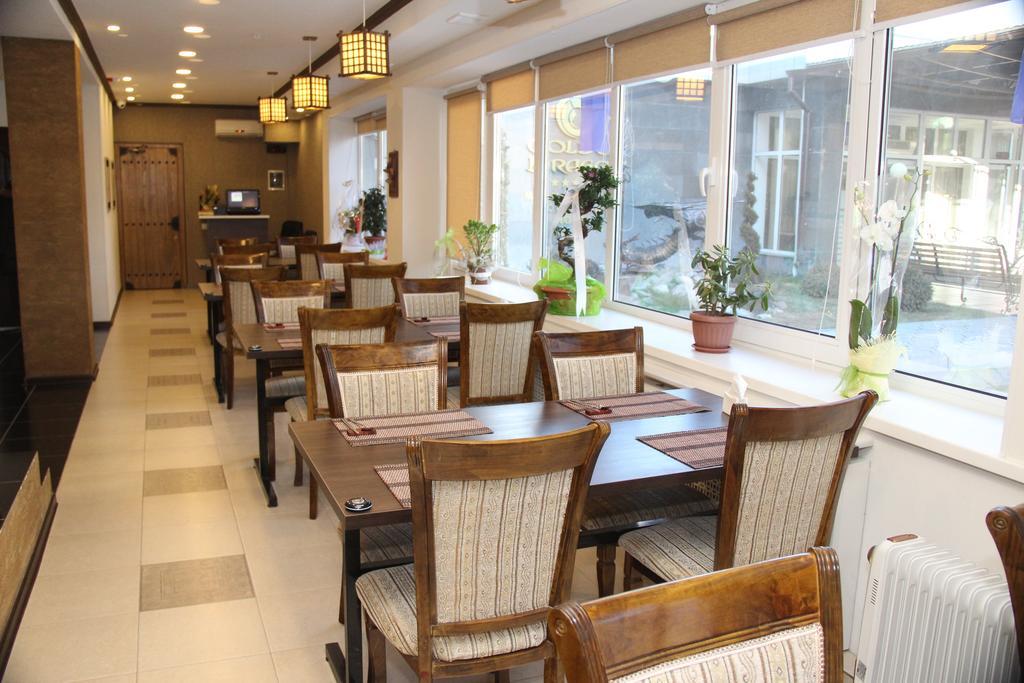 Golden Dragon Aparthotel Bishkek Bagian luar foto